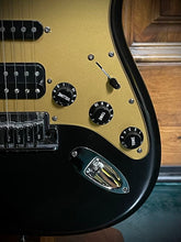 Load image into Gallery viewer, 2007 HSS Fender American Deluxe Stratocaster with Rosewood Fretboard Montego Black
