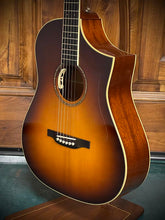 Load image into Gallery viewer, Bourgeois MS Custom (Martin Simpson) 2003 - Sun Burst - LR Baggs Equipped