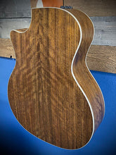 Load image into Gallery viewer, 2005 Taylor 414ce Sitka Top- Satin Ovangkol Back and Sides