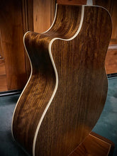 Load image into Gallery viewer, 2005 Taylor 414ce Sitka Top- Satin Ovangkol Back and Sides