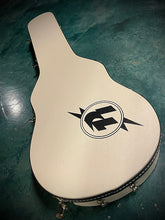 Load image into Gallery viewer, Rock N Roll Relics Thunders DC 2022 - Shell Pink (Medium Aged)