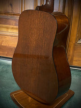 Load image into Gallery viewer, Bourgeois D Country Boy 2013 Adirondack/ Mahogany