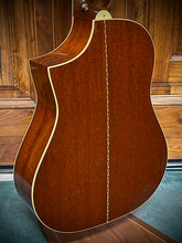 Load image into Gallery viewer, Bourgeois MS Custom (Martin Simpson) 2003 - Sun Burst - LR Baggs Equipped