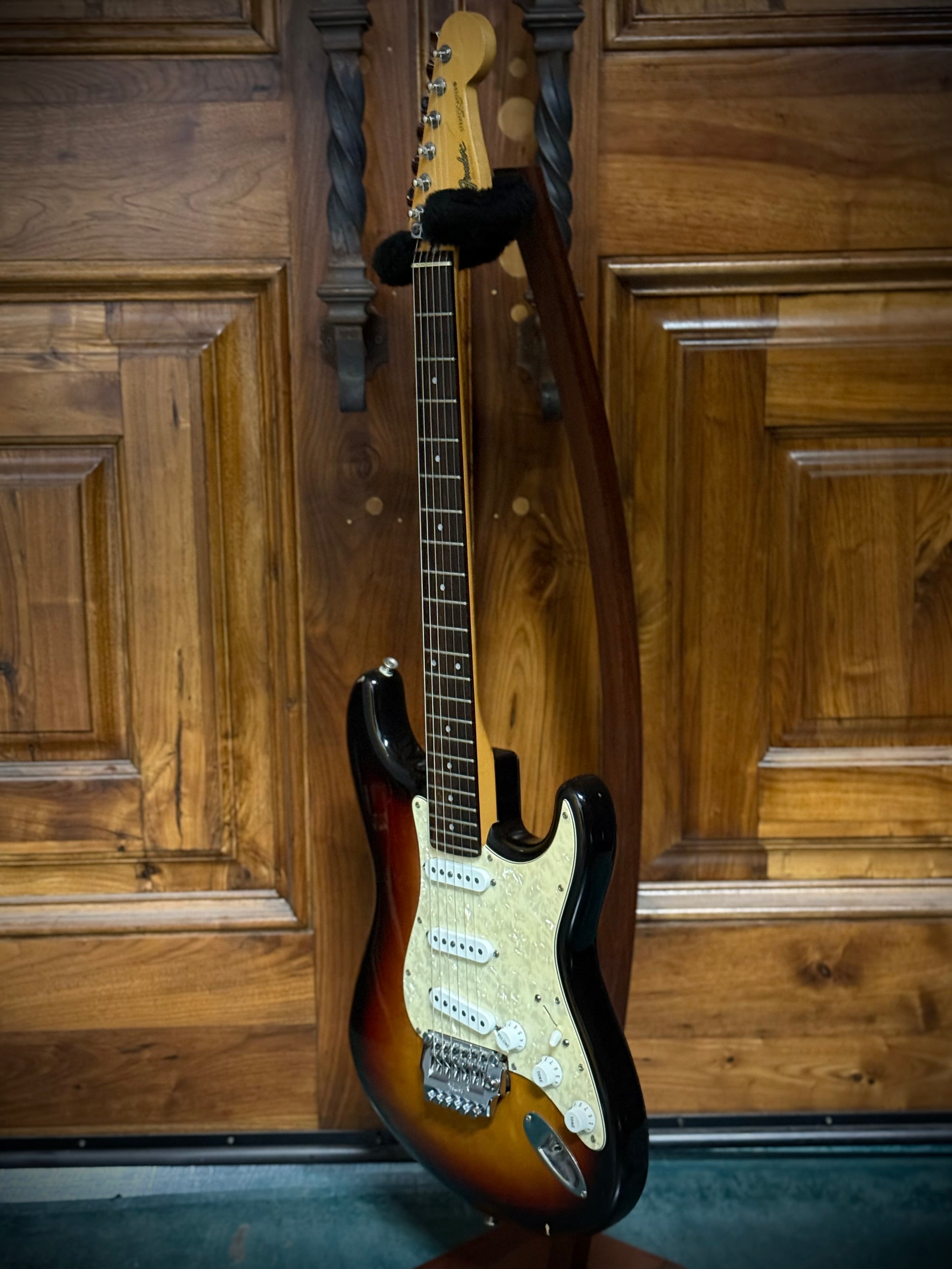 1986 Fender Strat ST-562 S1 Tremolo/ Rosewood Fretboard/ MIJ/ SCN Pick