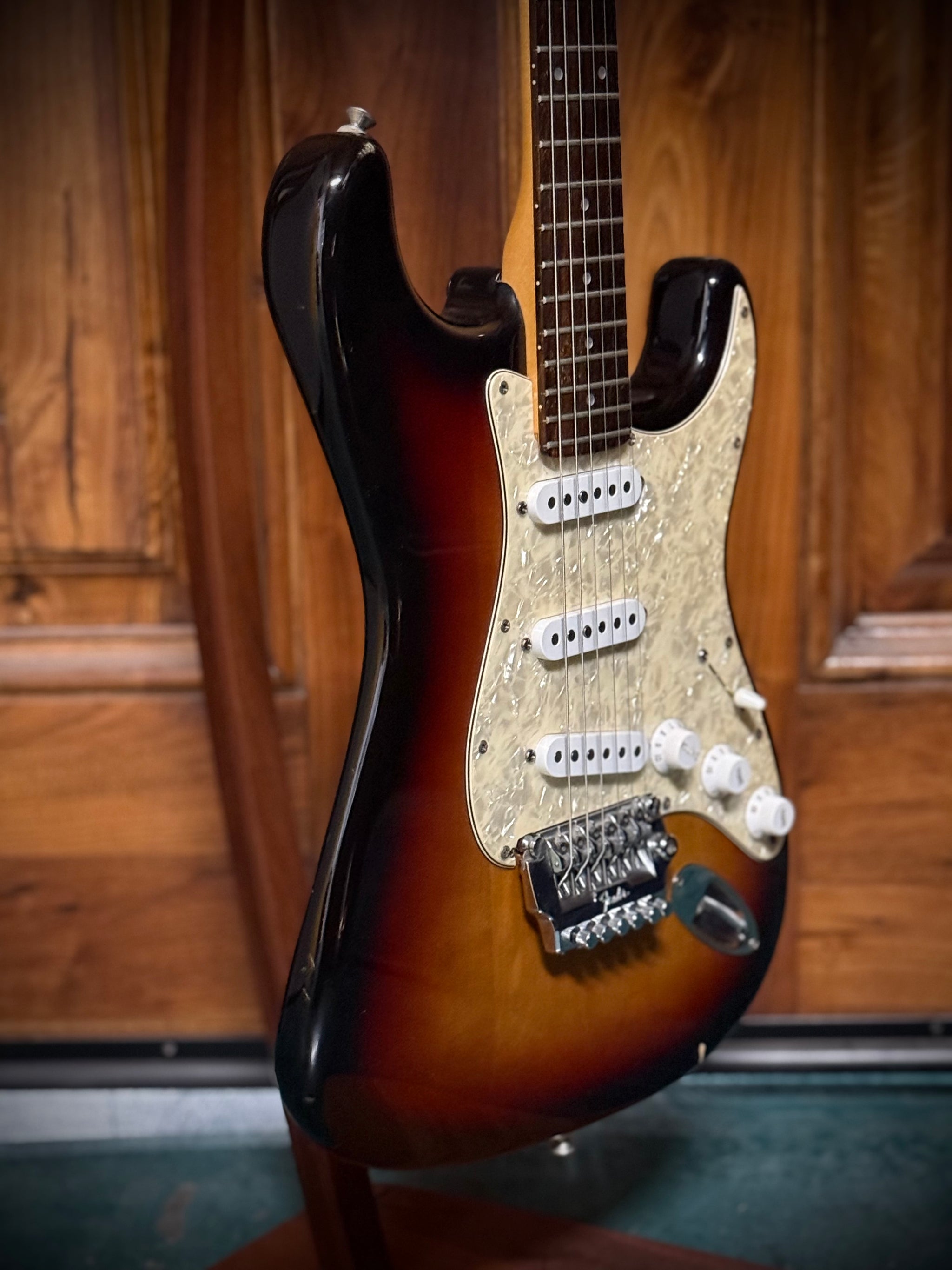 1986 Fender Strat ST-562 S1 Tremolo/ Rosewood Fretboard/ MIJ/ SCN Pick