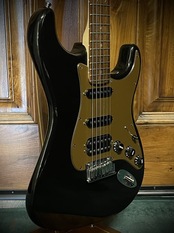 2007 HSS Fender American Deluxe Stratocaster with Rosewood Fretboard M