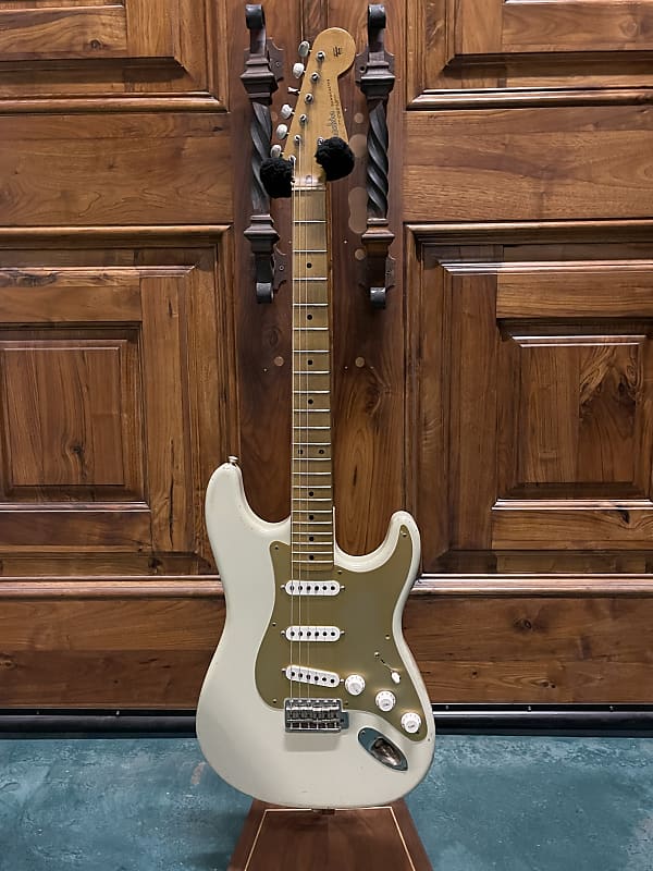 FREAKIN! Danocaster Strat 2014 Nicotine White with Anodized Gold Pickguard V-Neck (Video Demo)