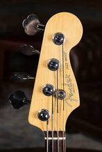 Load image into Gallery viewer, 2001 Fender American Series Jazz Bass Fretless Sunburst (VIDEO DEMO)
