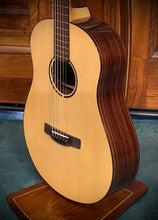 Load image into Gallery viewer, Avian Falcon Deluxe Baritone 2017 -Ryan Arm Bevel (Acoustic-Electric)
