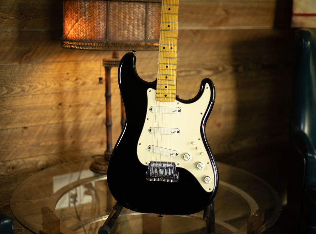 Fender Elite Stratocaster with Maple Fretboard 1983 - 1984 Black