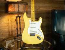Load image into Gallery viewer, Fender Stratocaster Hardtail with 3-Bolt Neck, Maple Fretboard 1976 Olympic White
