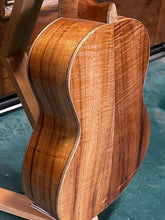 Load image into Gallery viewer, 2005 Koa Works Tenor Ukulele Spruce &amp; Hawaiian Koa Natural (Video Demo)
