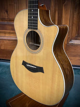 Load image into Gallery viewer, 2005 Taylor 414ce Sitka Top- Satin Ovangkol Back and Sides
