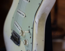 Load image into Gallery viewer, Fender Stratocaster 1962 Olympic White
