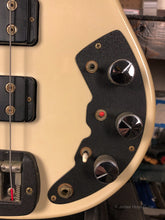 Load image into Gallery viewer, G&amp;L L-2000 Bass 1983 Vintage White
