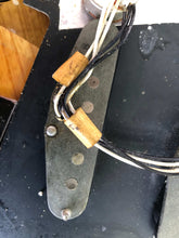Load image into Gallery viewer, Fender Stratocaster 1979 Natural
