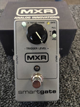 Load image into Gallery viewer, MXR M135 Smart Gate Pedal
