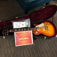 Load image into Gallery viewer, Gibson  R-8 2004 Cherry burst
