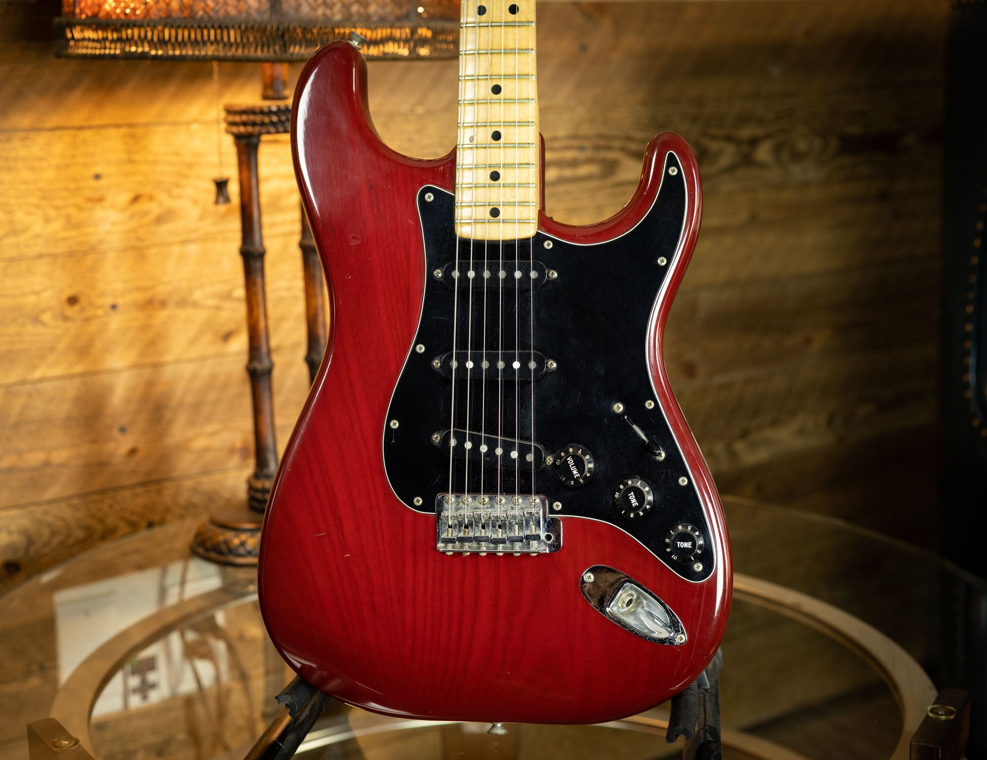 Erobrer pant Kæmpe stor 1979 Fender Stratocaster with Maple Fretboard Transparent Red Wine