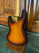 Load image into Gallery viewer, 2001 Fender American Series Jazz Bass Fretless Sunburst (VIDEO DEMO)
