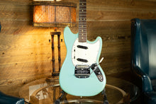Load image into Gallery viewer, Fender Mustang Guitar with Rosewood Fretboard 1966 Daphne Blue
