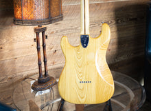 Load image into Gallery viewer, Fender Stratocaster 1979 Natural
