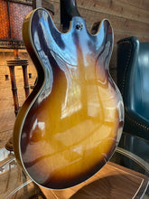 Load image into Gallery viewer, Gibson ES-335TD 1970 - 1981 Sunburst
