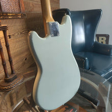 Load image into Gallery viewer, Fender Duo-Sonic II 1964 - 1969
