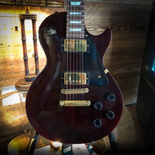 Load image into Gallery viewer, Gibson Les paul studio 1995 Trans Red
