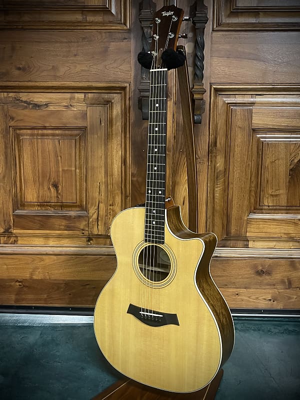 2005 Taylor 414ce Sitka Top Satin Ovangkol Back and Sides