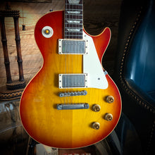 Load image into Gallery viewer, Gibson  R-8 2004 Cherry burst
