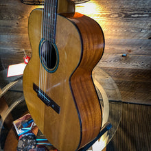 Load image into Gallery viewer, Kay L7000 1960‚Äôs Natural bear claw Sitka top
