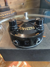 Load image into Gallery viewer, Dunlop Joe Bonamassa FFM4 Fuzz Face Mini  2010&quot;s Black/Gloss
