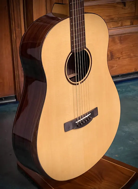 Avian Falcon Deluxe Baritone 2017 -Ryan Arm Bevel (Acoustic-Electric)