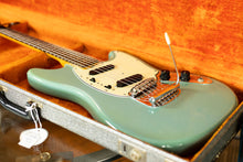 Load image into Gallery viewer, Fender Mustang Guitar with Rosewood Fretboard 1966 Daphne Blue
