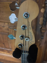 Load image into Gallery viewer, 2001 Fender American Series Jazz Bass Fretless Sunburst (VIDEO DEMO)
