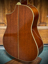 Load image into Gallery viewer, Bourgeois MS Custom (Martin Simpson) 2003 - Sun Burst - LR Baggs Equipped
